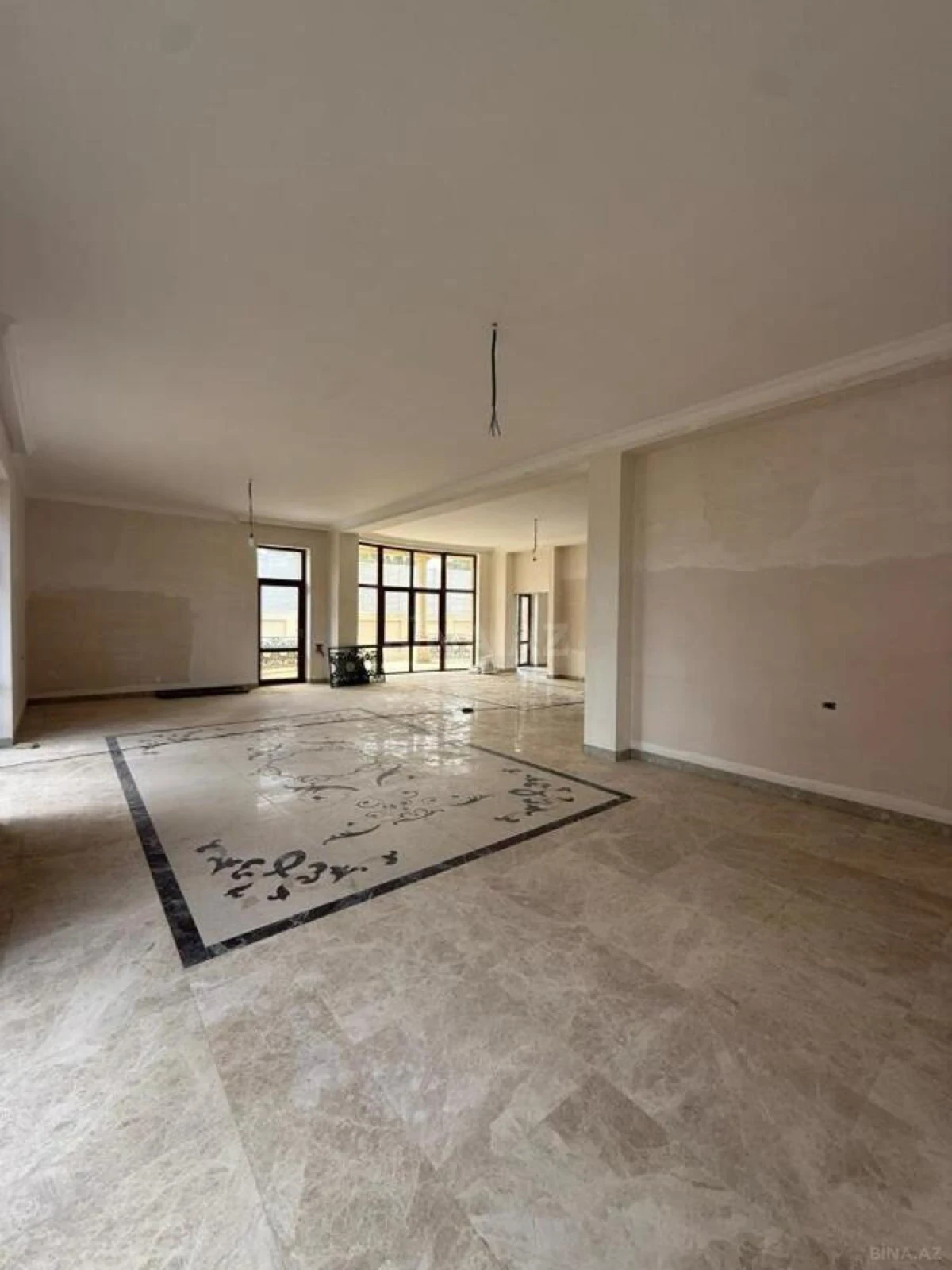 Satılır 5 otaqlı həyət evi 380 m²
