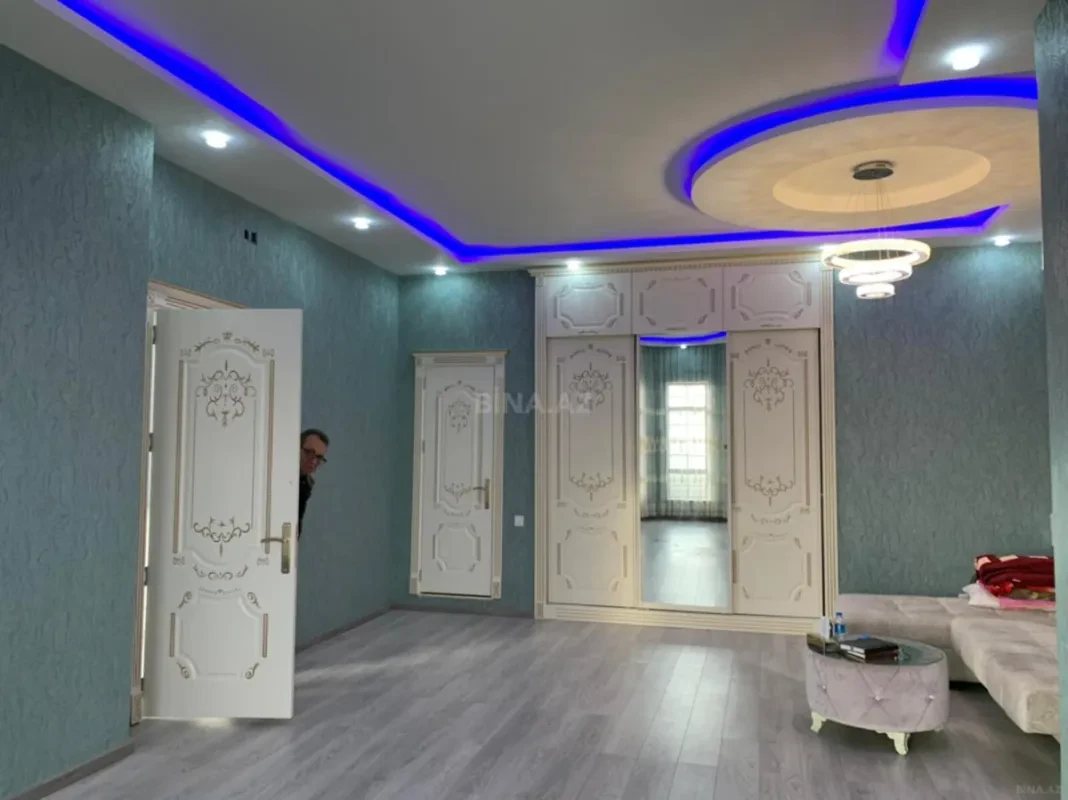 Satılır 5 otaqlı həyət evi 240 m²
