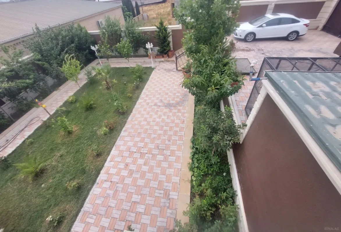 Satılır 5 otaqlı həyət evi 240 m²