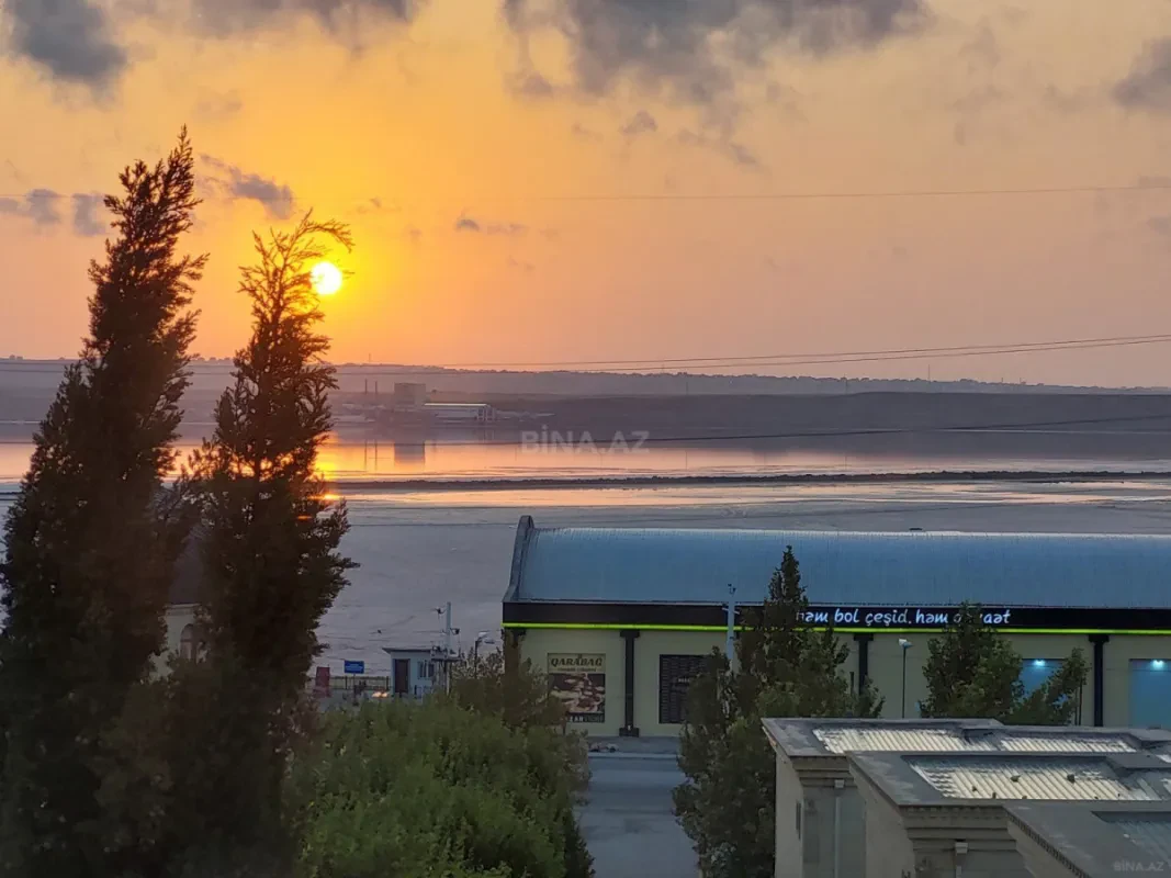Satılır 5 otaqlı həyət evi 240 m²