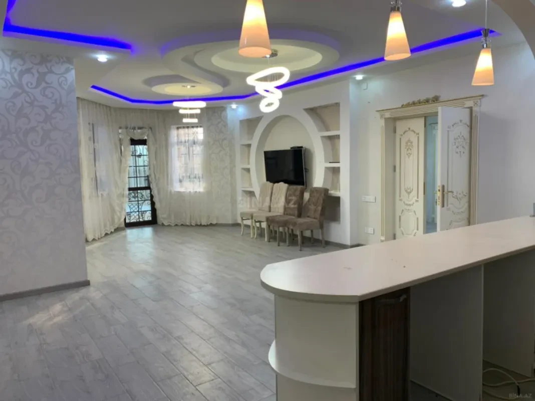 Satılır 5 otaqlı həyət evi 240 m²