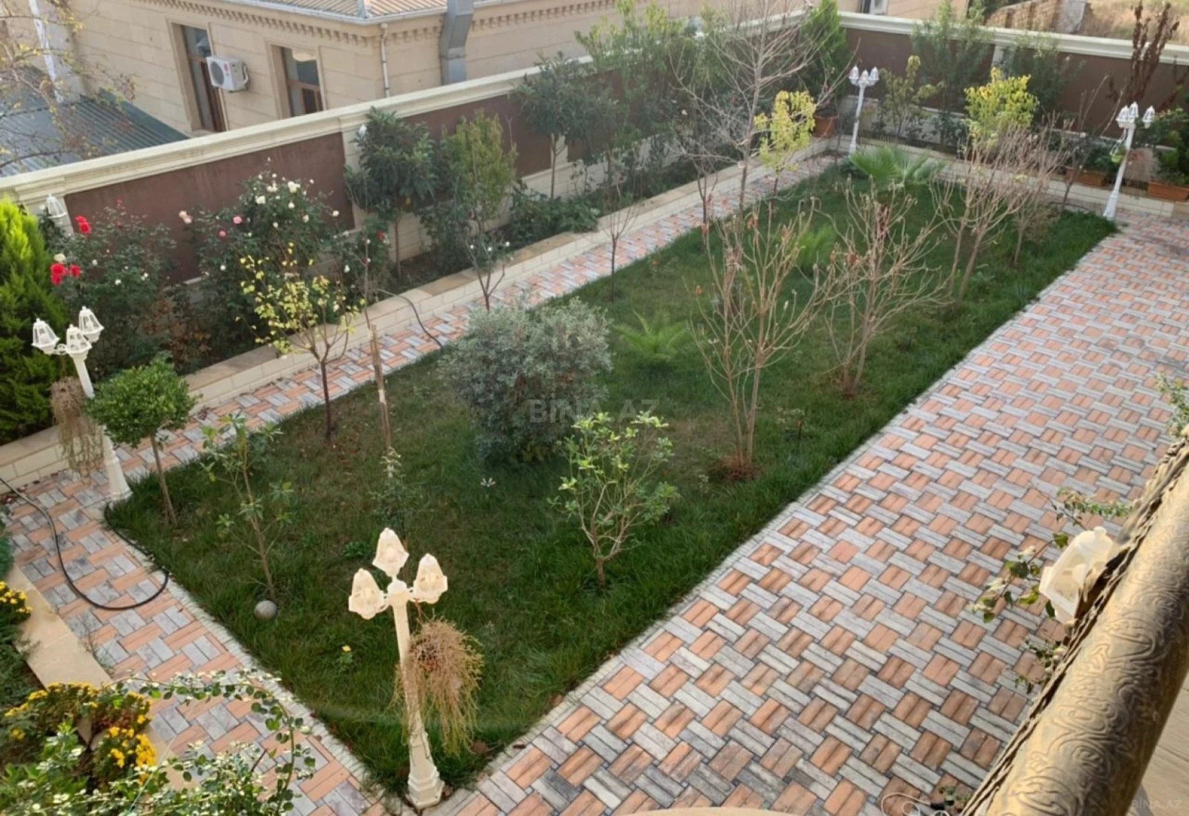 Satılır 5 otaqlı həyət evi 240 m²