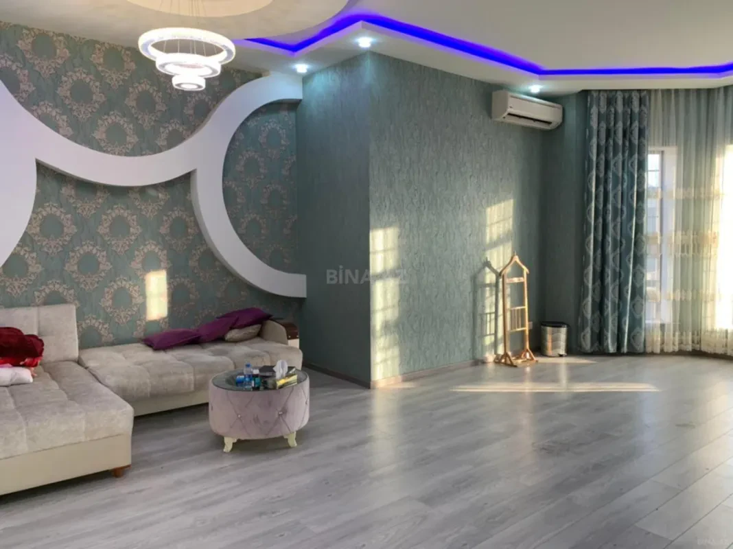 Satılır 5 otaqlı həyət evi 240 m²