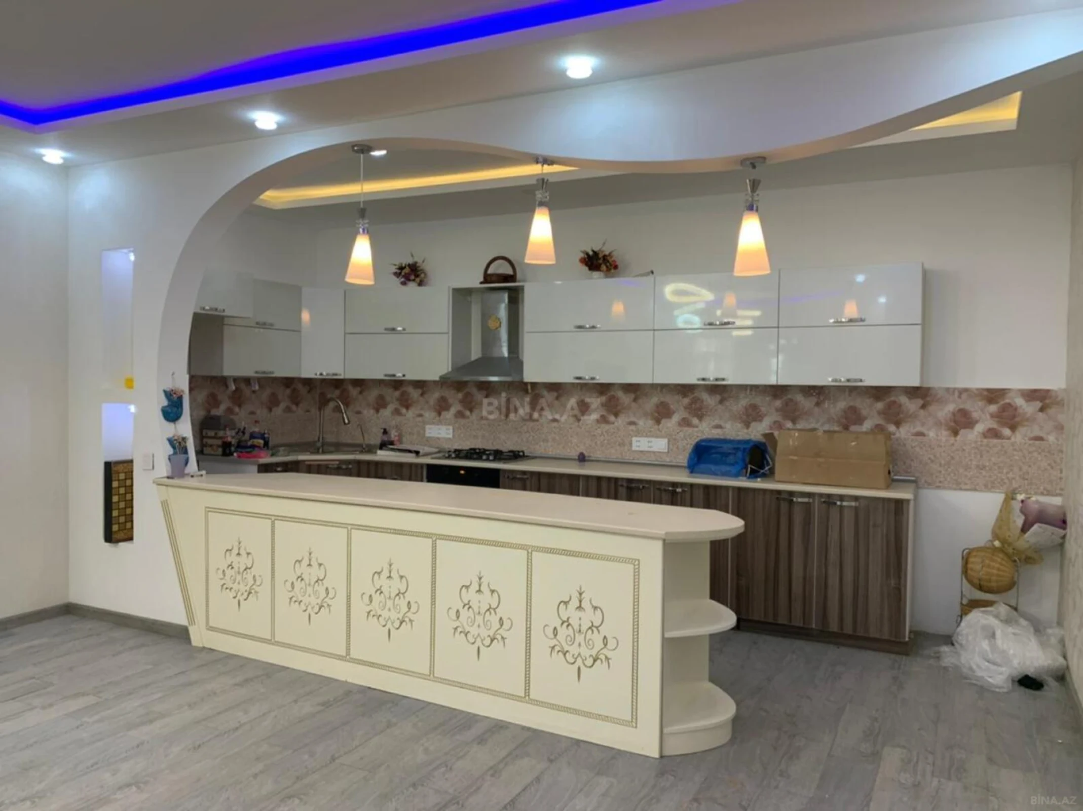 Satılır 5 otaqlı həyət evi 240 m²