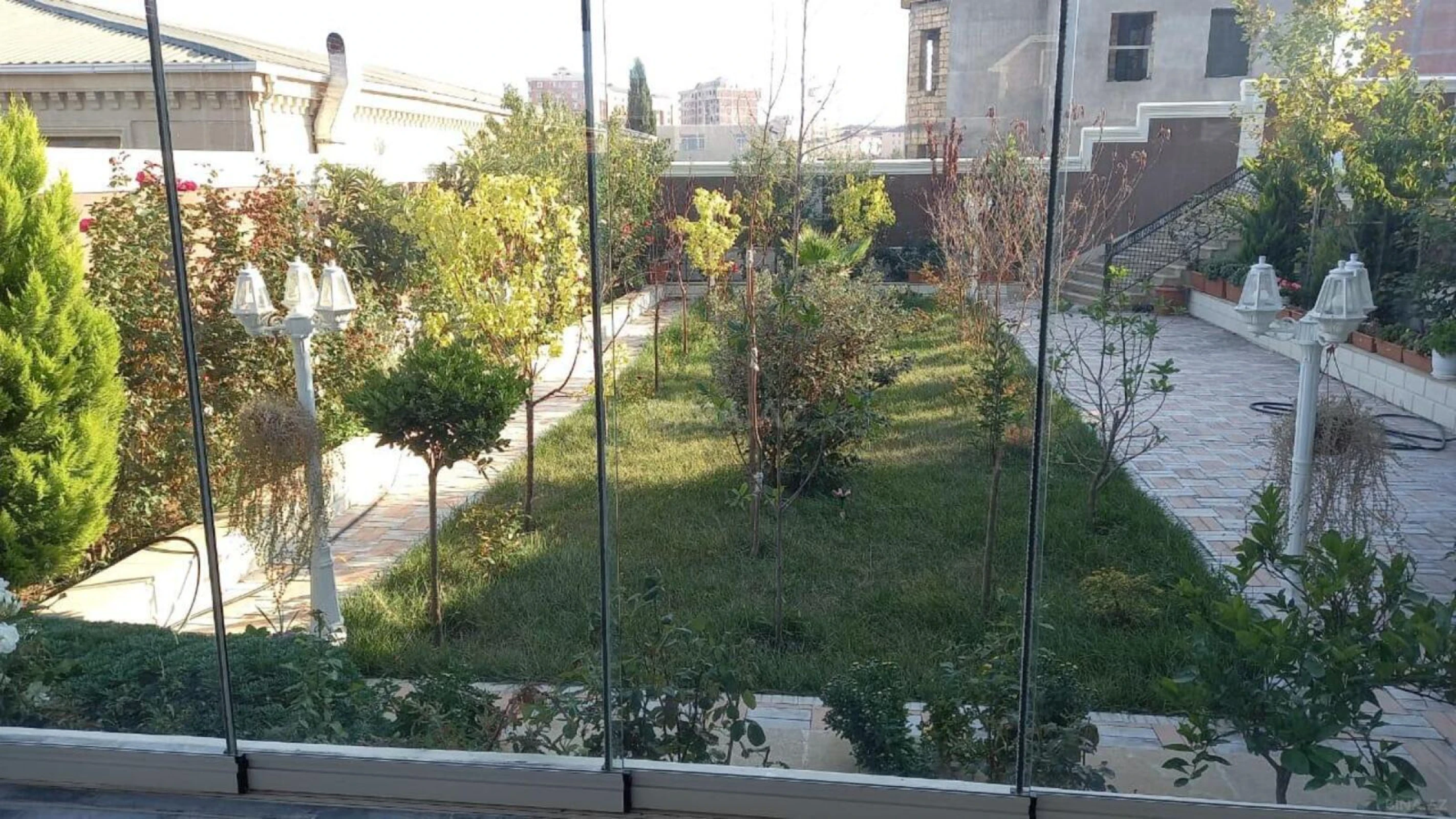 Satılır 5 otaqlı həyət evi 240 m²