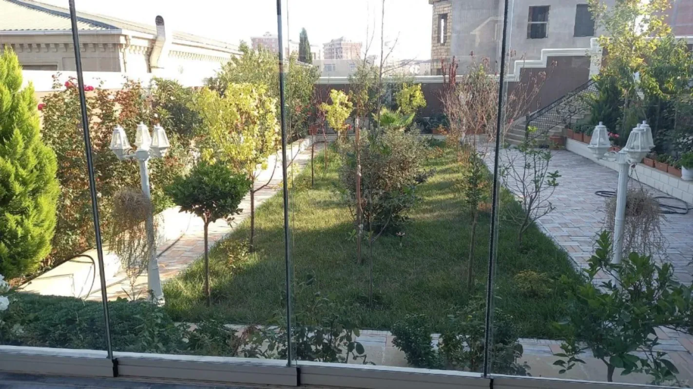 Satılır 5 otaqlı həyət evi 240 m²
