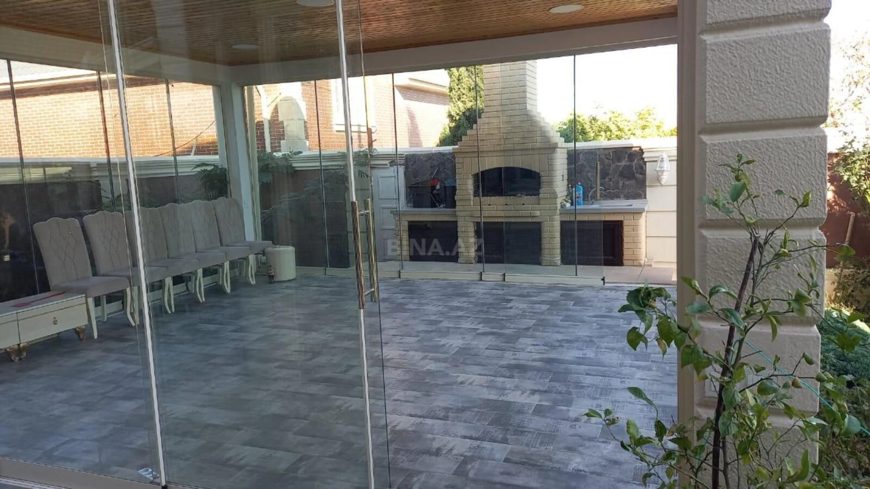 Satılır 5 otaqlı həyət evi 240 m²