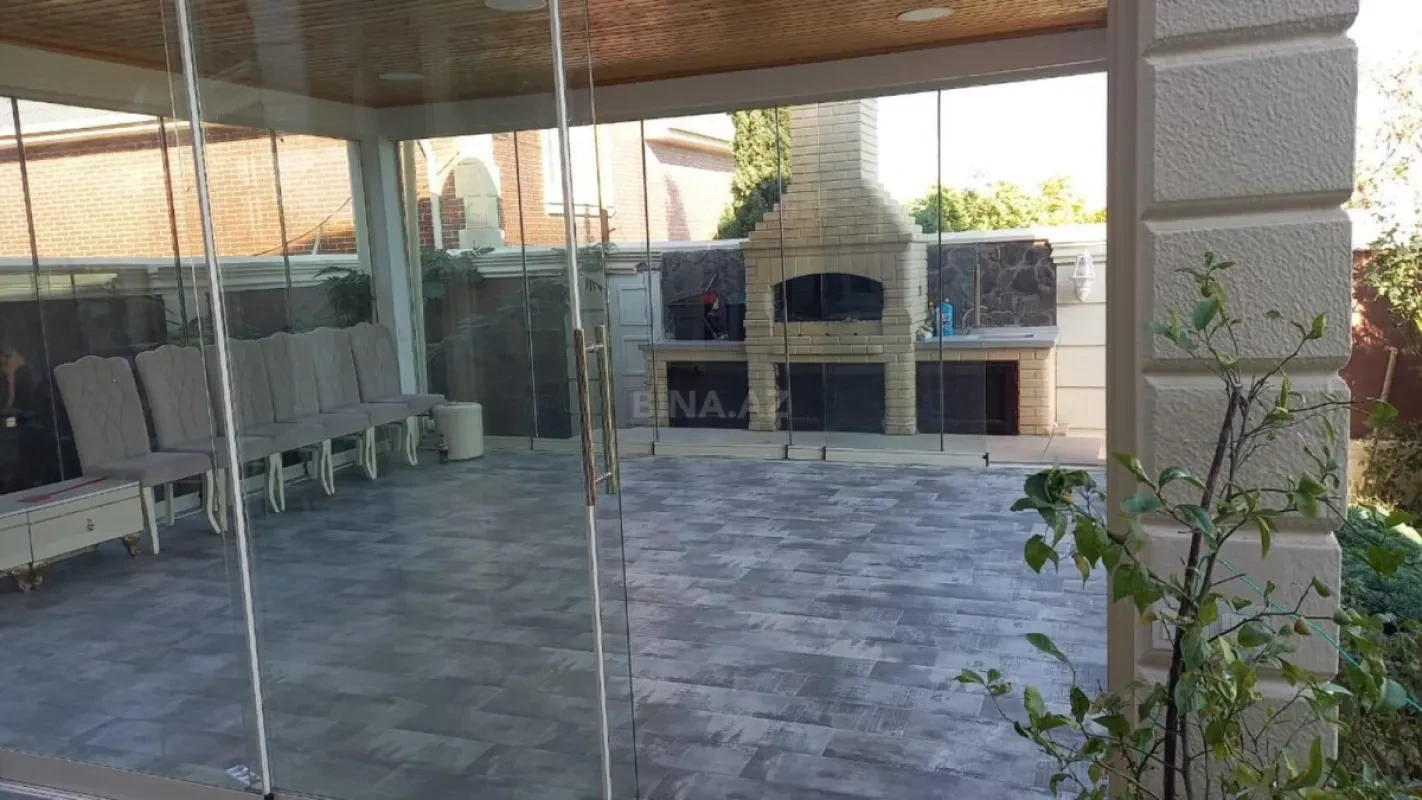 Satılır 5 otaqlı həyət evi 240 m²