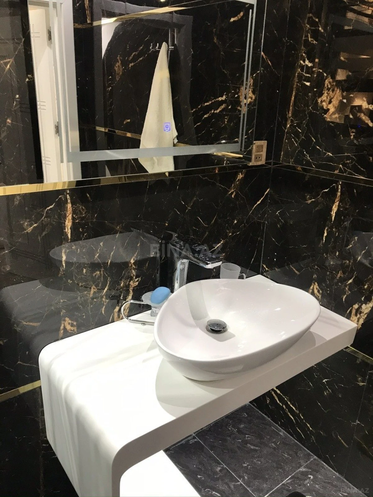 Kirayə verilir 3 otaqlı mənzil 106 m²