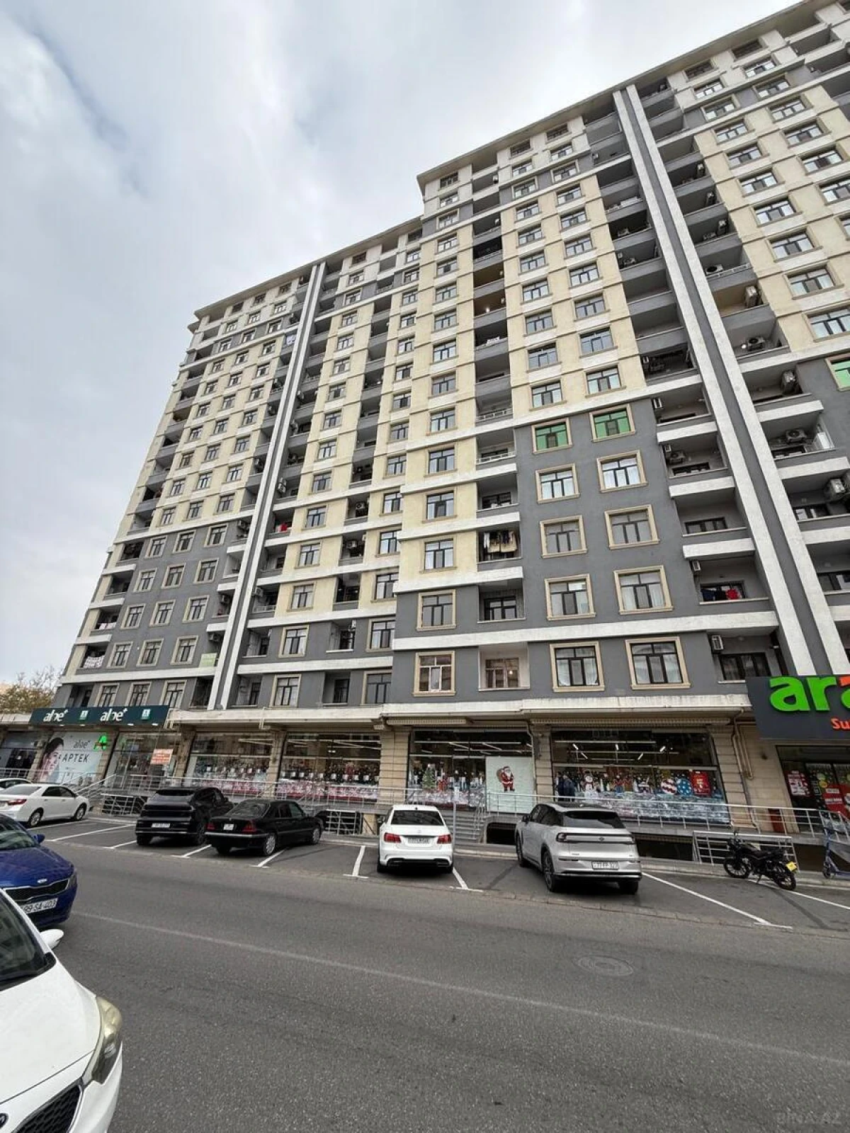 Satılır 2 otaqlı mənzil 72 m²