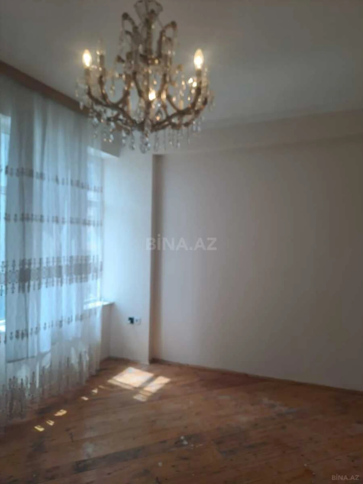 Kirayə verilir 2 otaqlı mənzil 98 m²