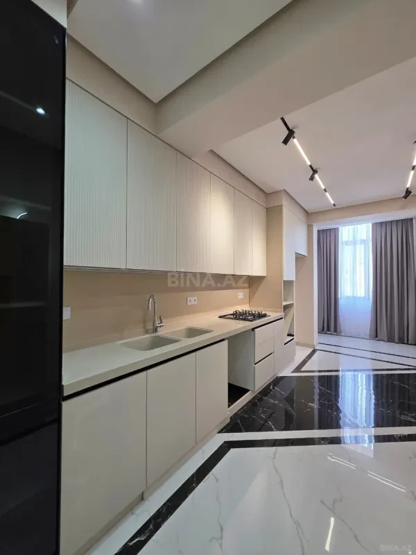 Satılır 3 otaqlı mənzil 125 m²