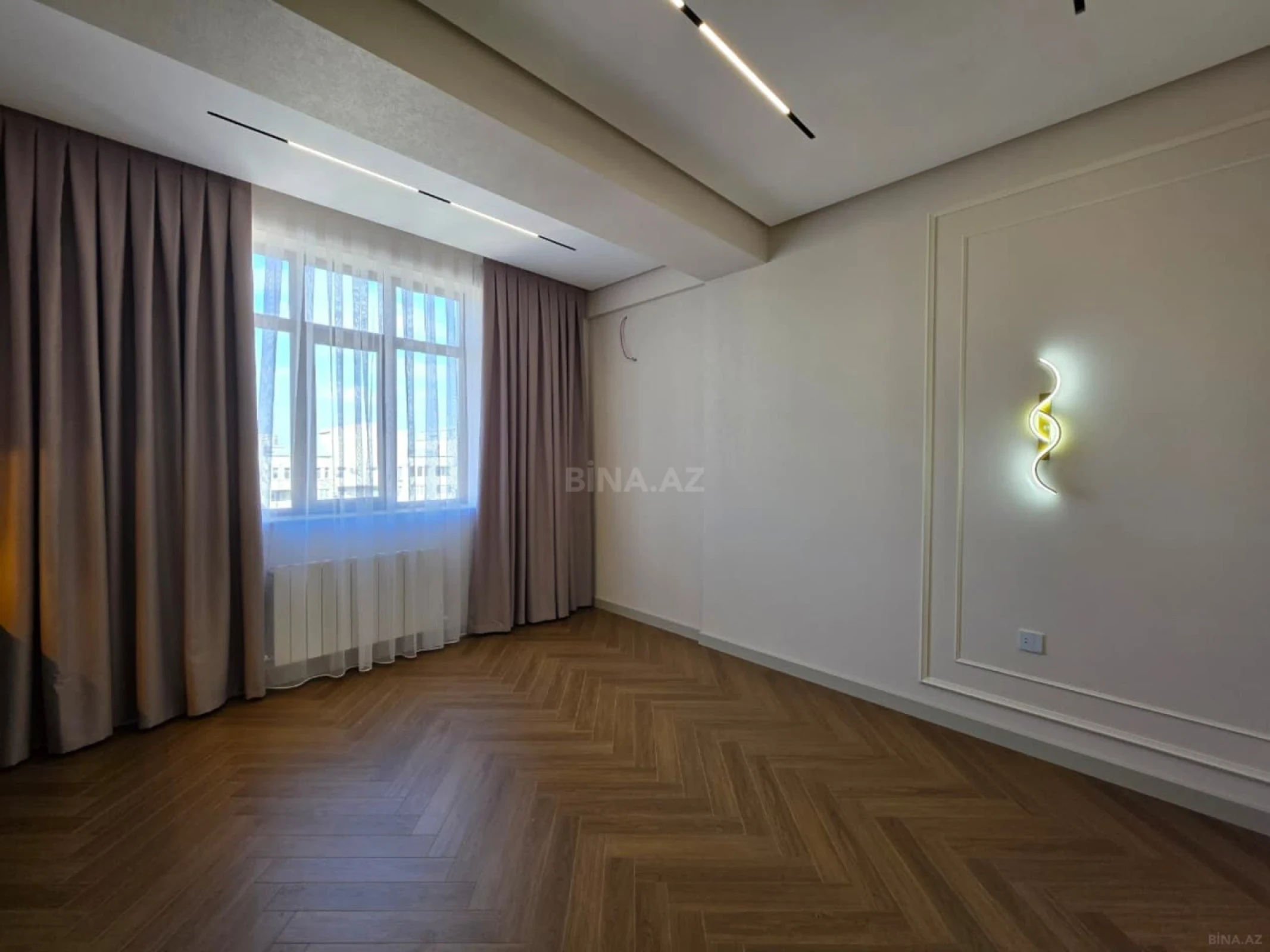 Satılır 3 otaqlı mənzil 125 m²