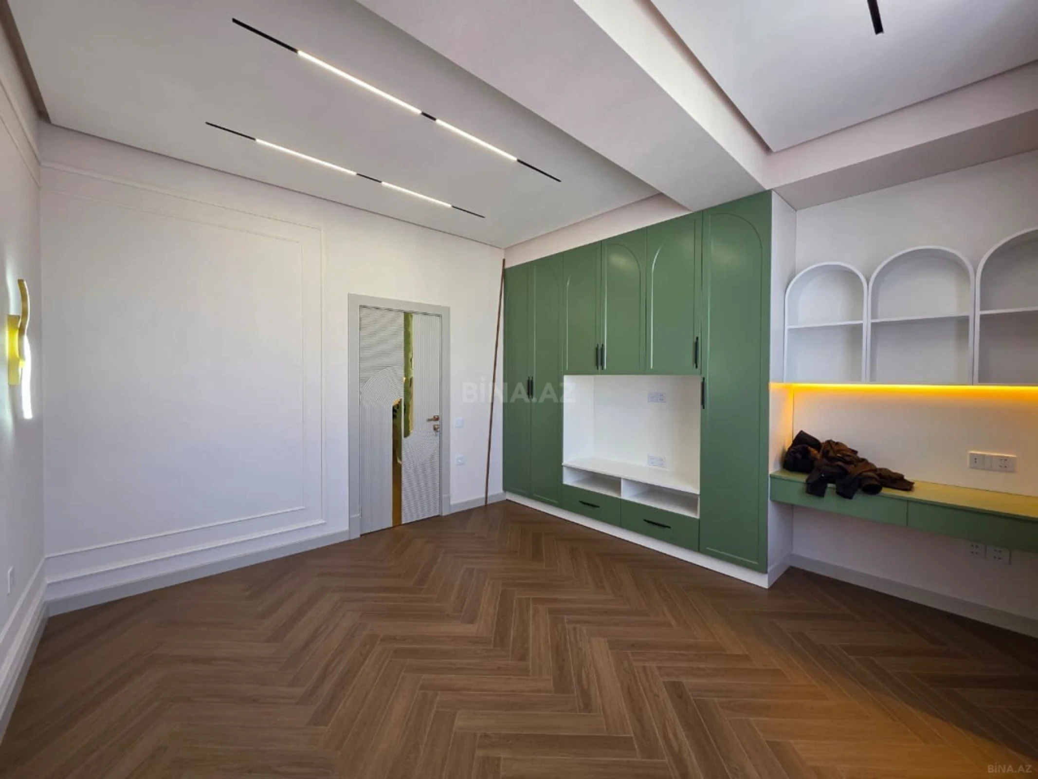 Satılır 3 otaqlı mənzil 125 m²