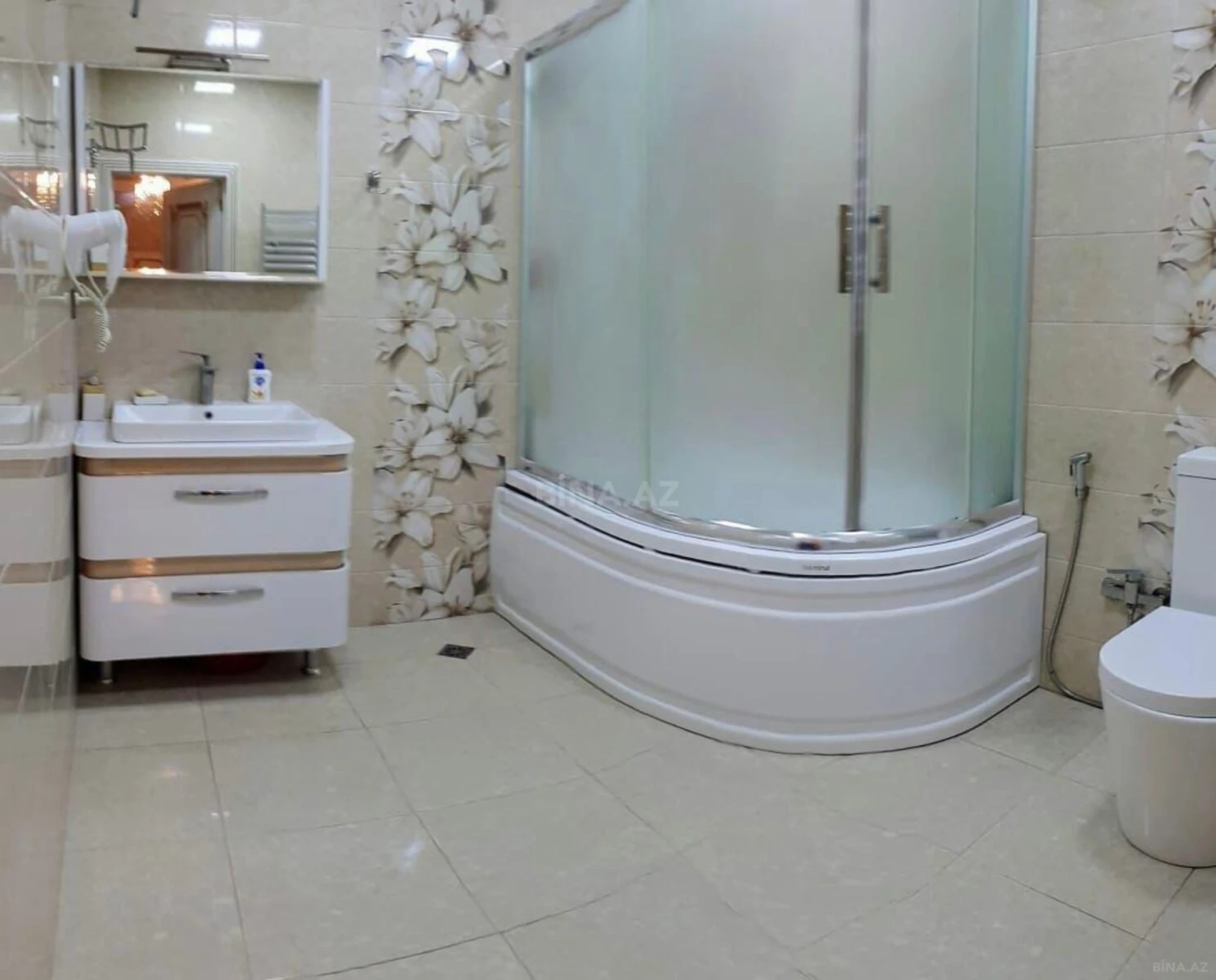 Satılır 4 otaqlı mənzil 167 m²