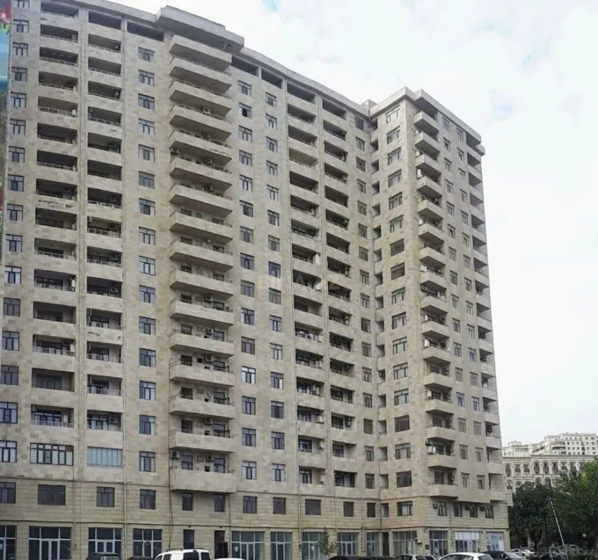 Satılır 4 otaqlı mənzil 167 m²