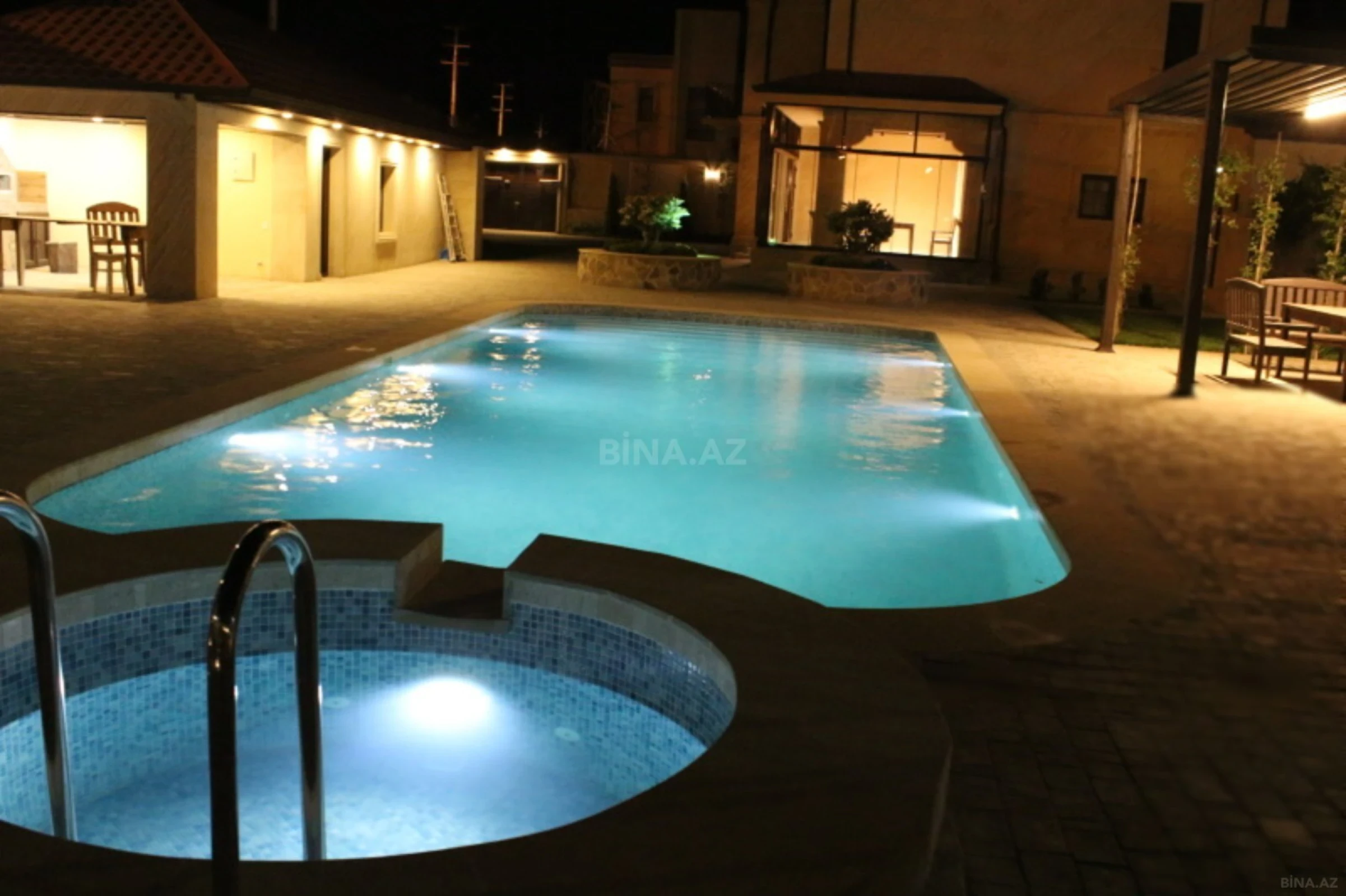 Kirayə verilir 8 otaqlı həyət evi 440 m²