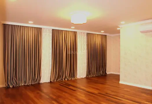 Kirayə verilir 8 otaqlı həyət evi 440 m²