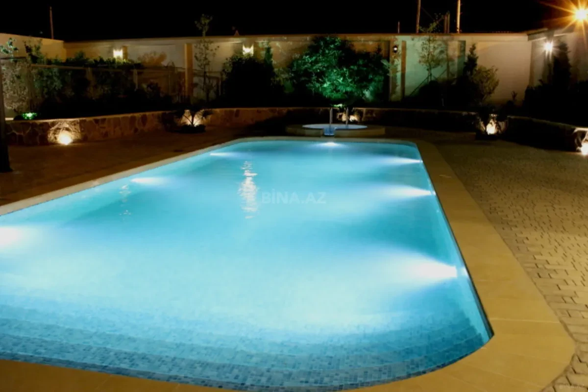 Kirayə verilir 8 otaqlı həyət evi 440 m²