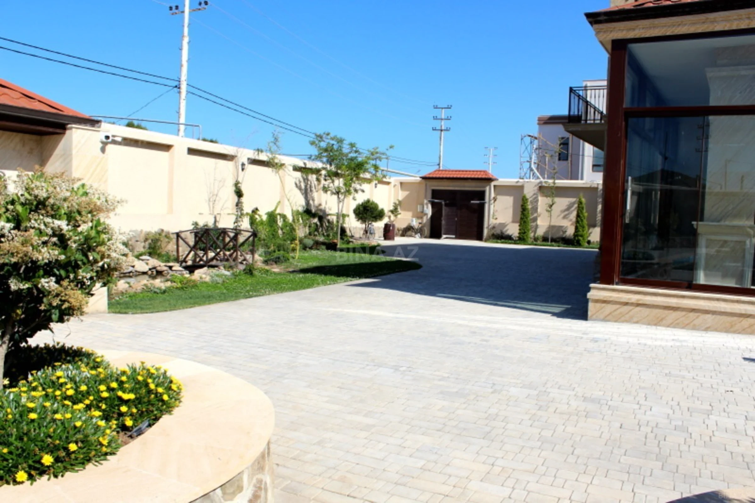 Kirayə verilir 8 otaqlı həyət evi 440 m²
