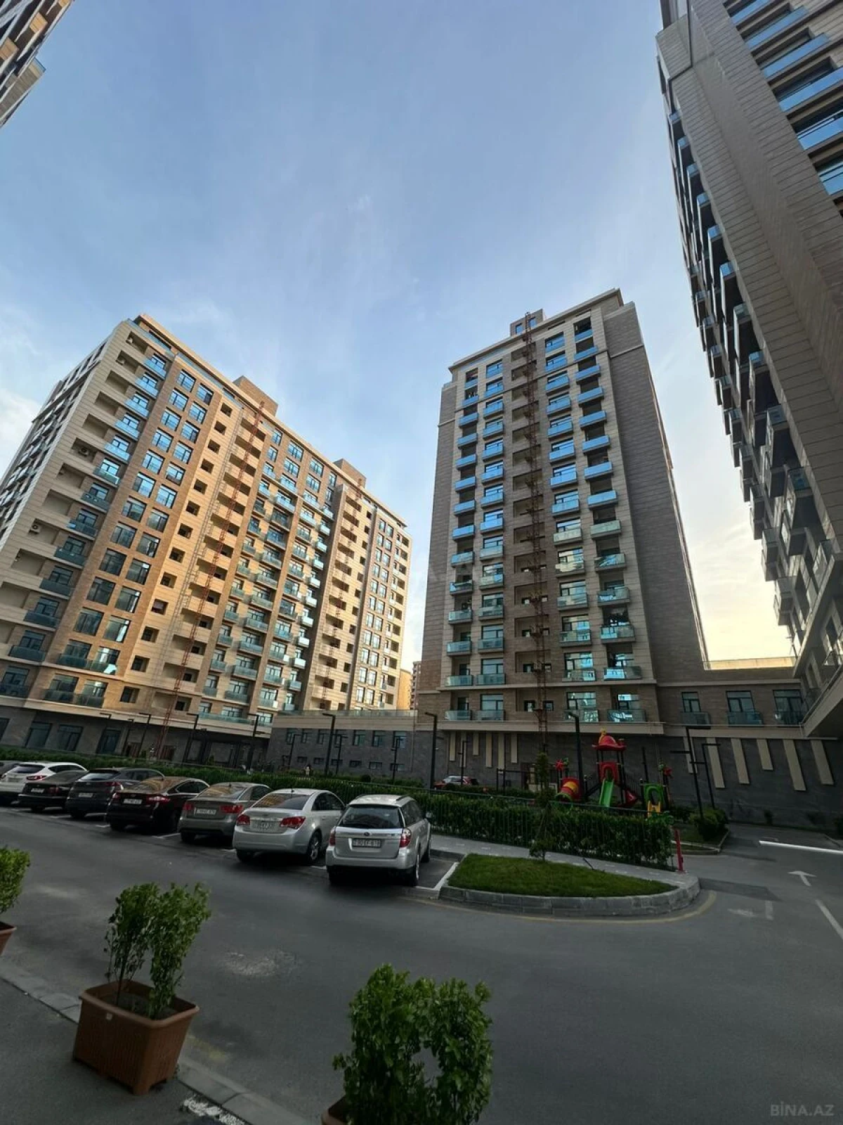Satılır 3 otaqlı mənzil 105 m²