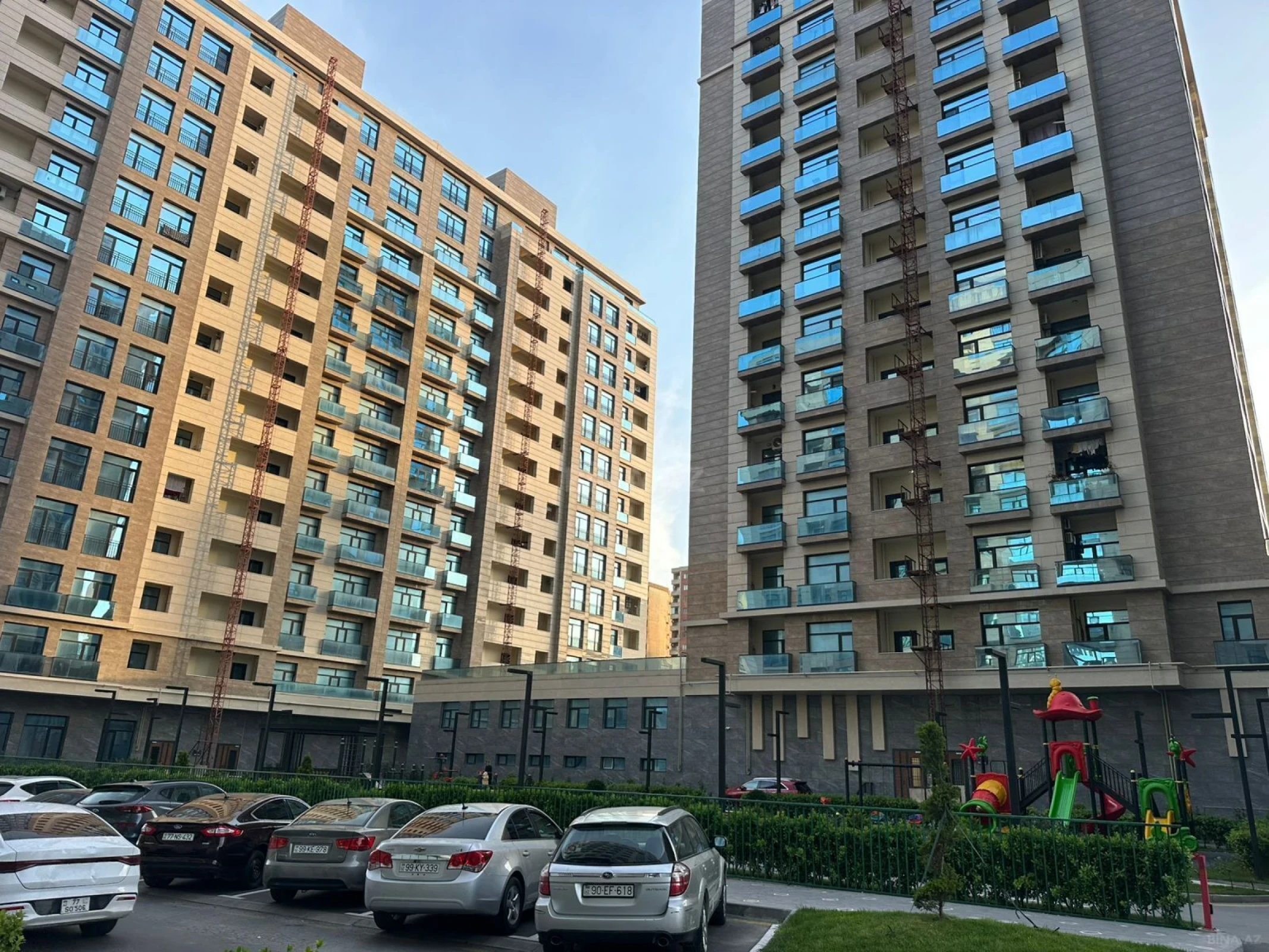 Satılır 3 otaqlı mənzil 105 m²