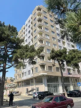 Satılır 3 otaqlı mənzil 130 m²