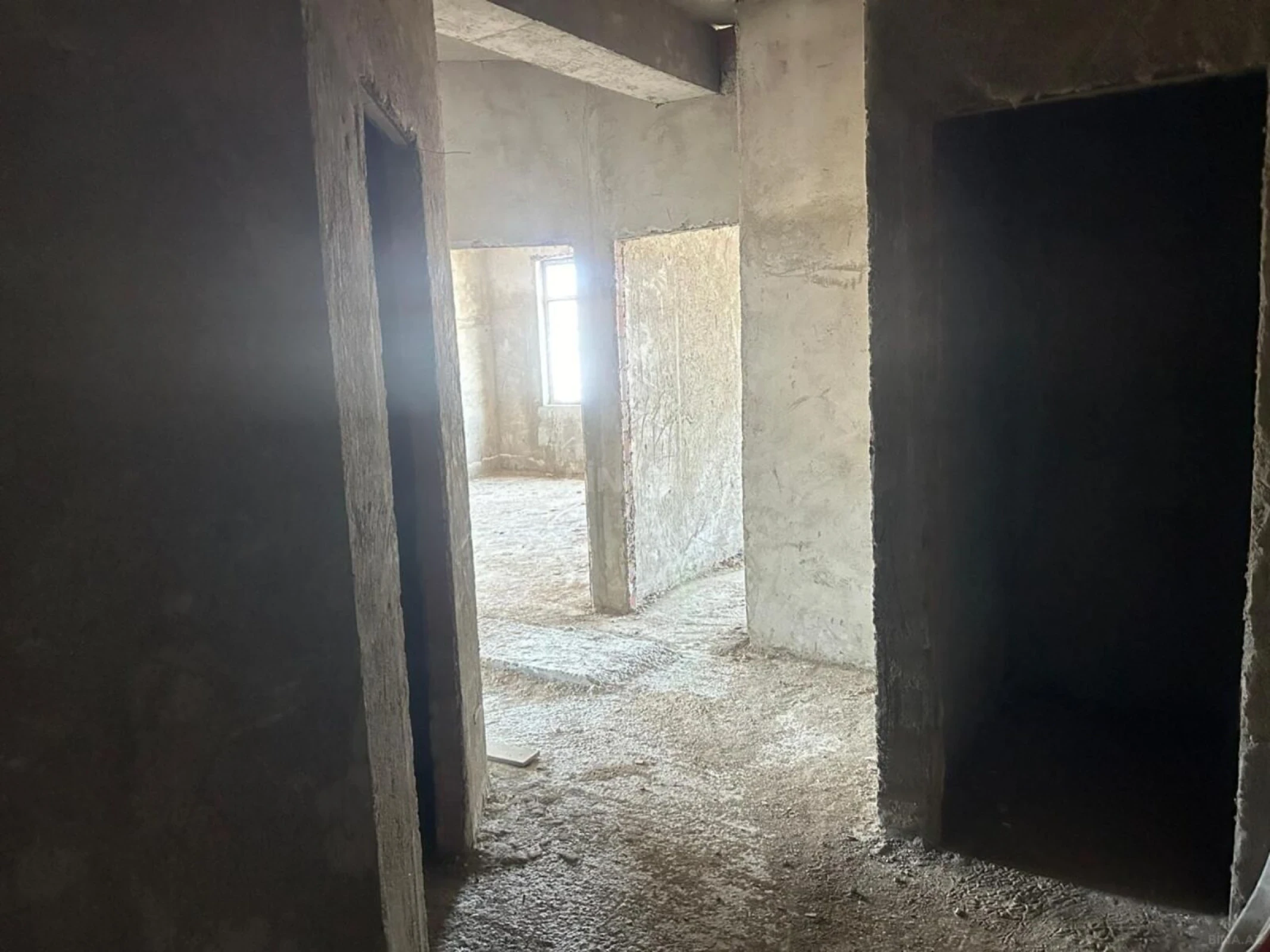 Satılır 3 otaqlı mənzil 130 m²