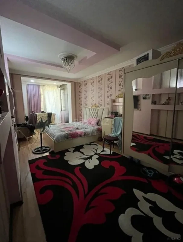 Satılır 4 otaqlı mənzil 120 m²