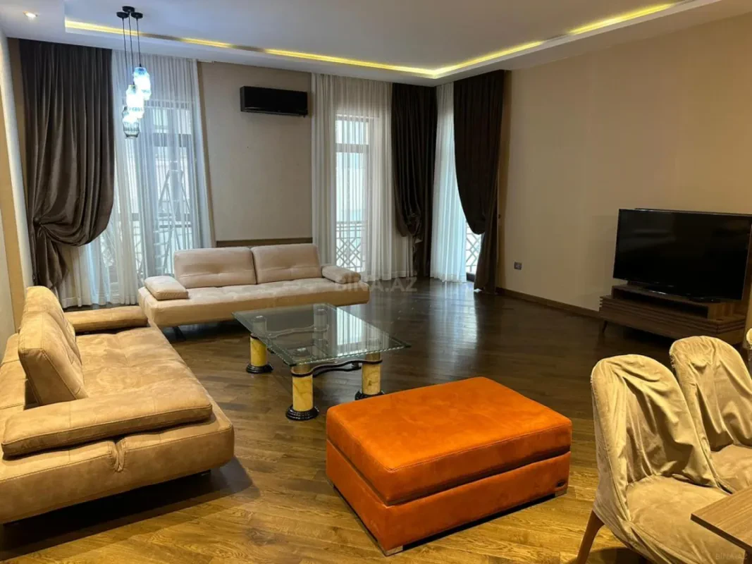 Kirayə verilir 4 otaqlı mənzil 190 m²