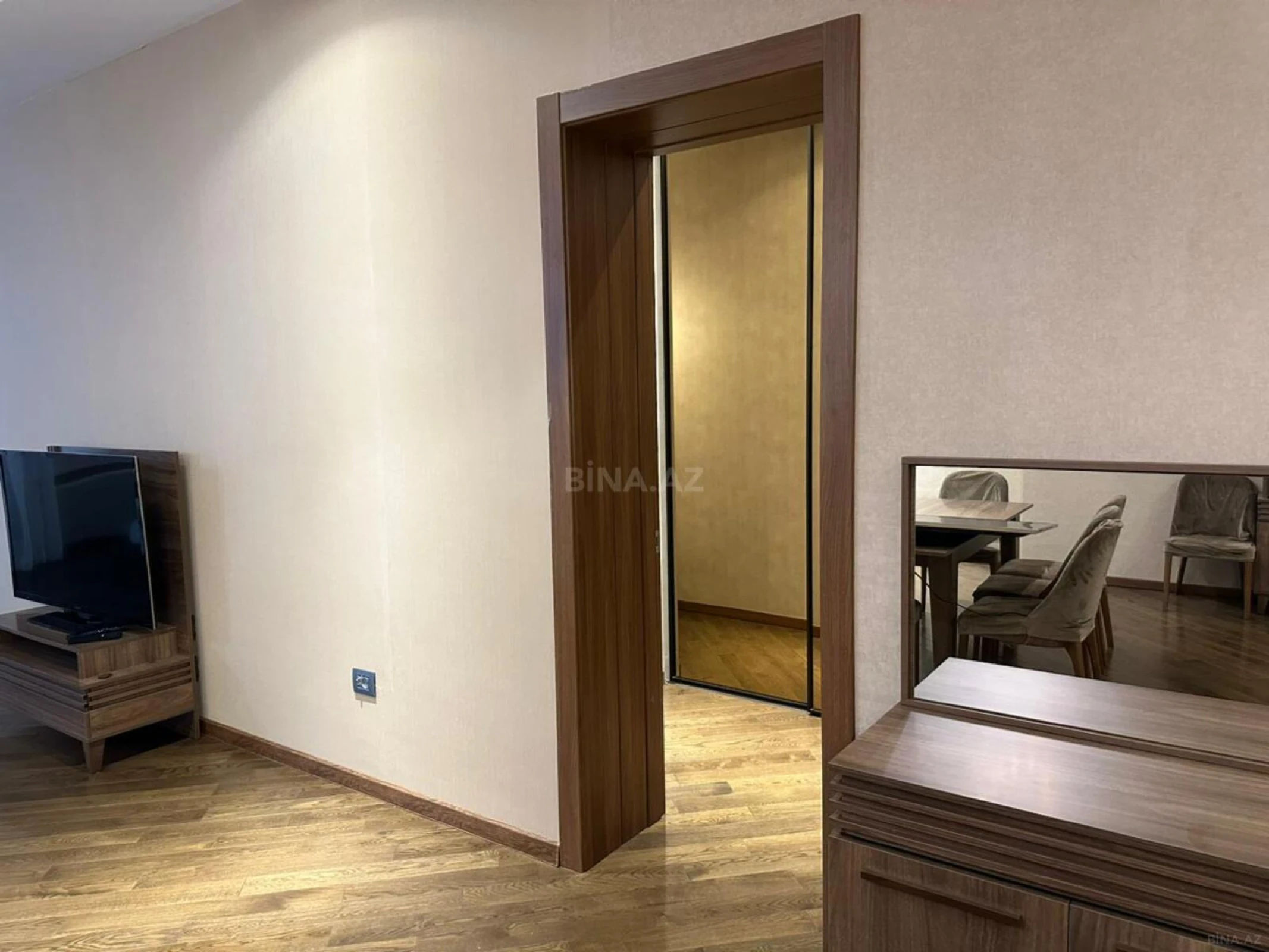 Kirayə verilir 4 otaqlı mənzil 190 m²