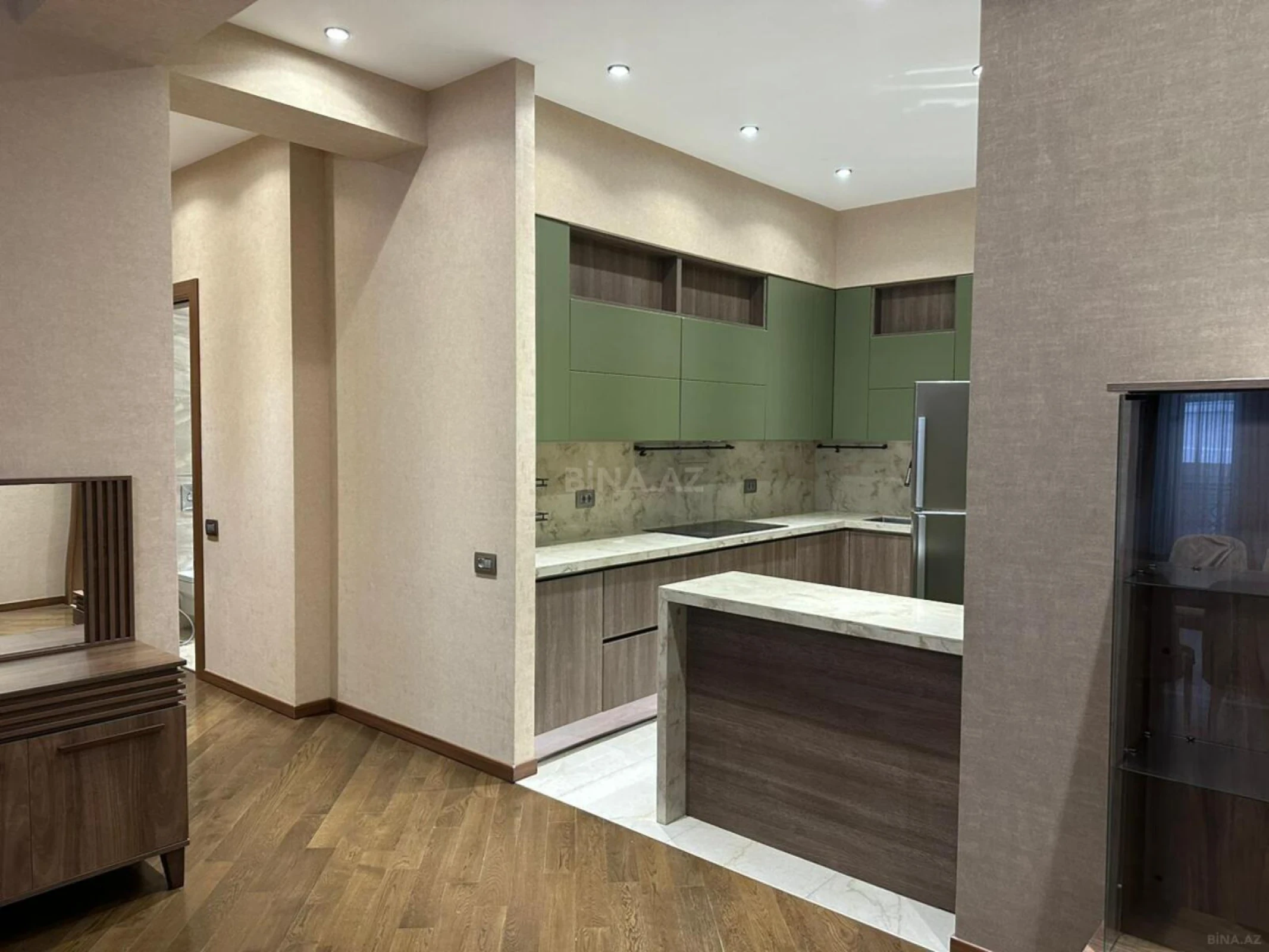 Kirayə verilir 4 otaqlı mənzil 190 m²