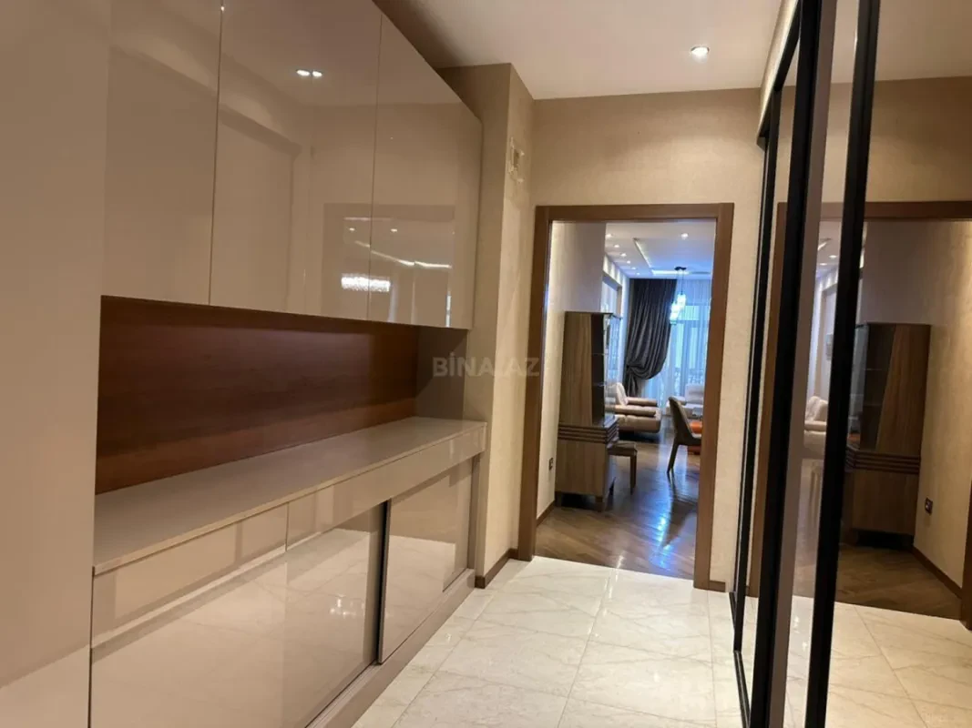 Kirayə verilir 4 otaqlı mənzil 190 m²