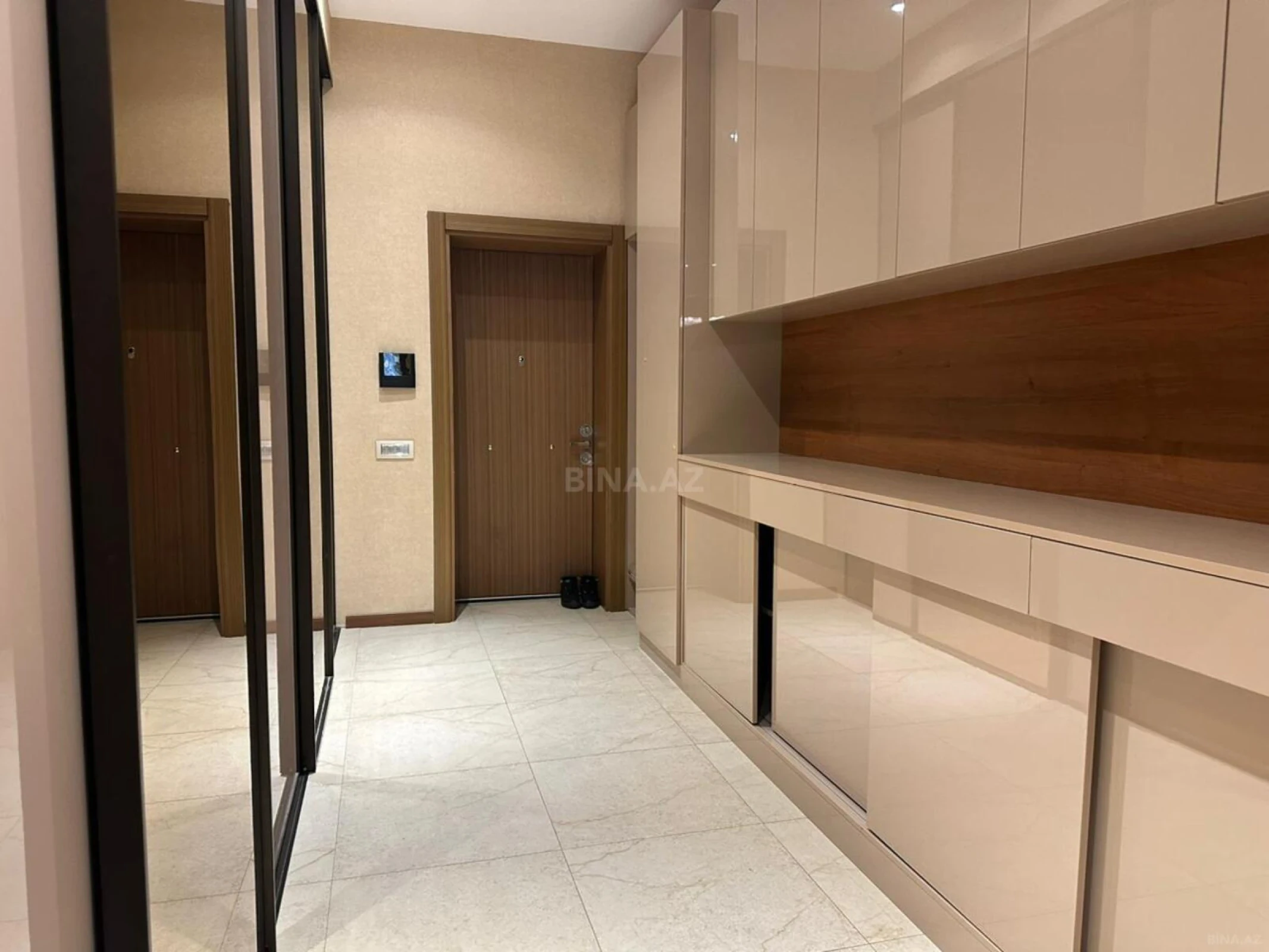 Kirayə verilir 4 otaqlı mənzil 190 m²