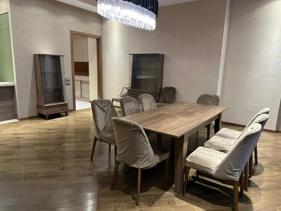 Kirayə verilir 4 otaqlı mənzil 190 m²
