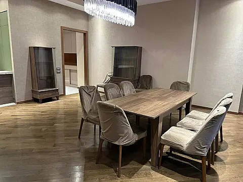 Kirayə verilir 4 otaqlı mənzil 190 m²