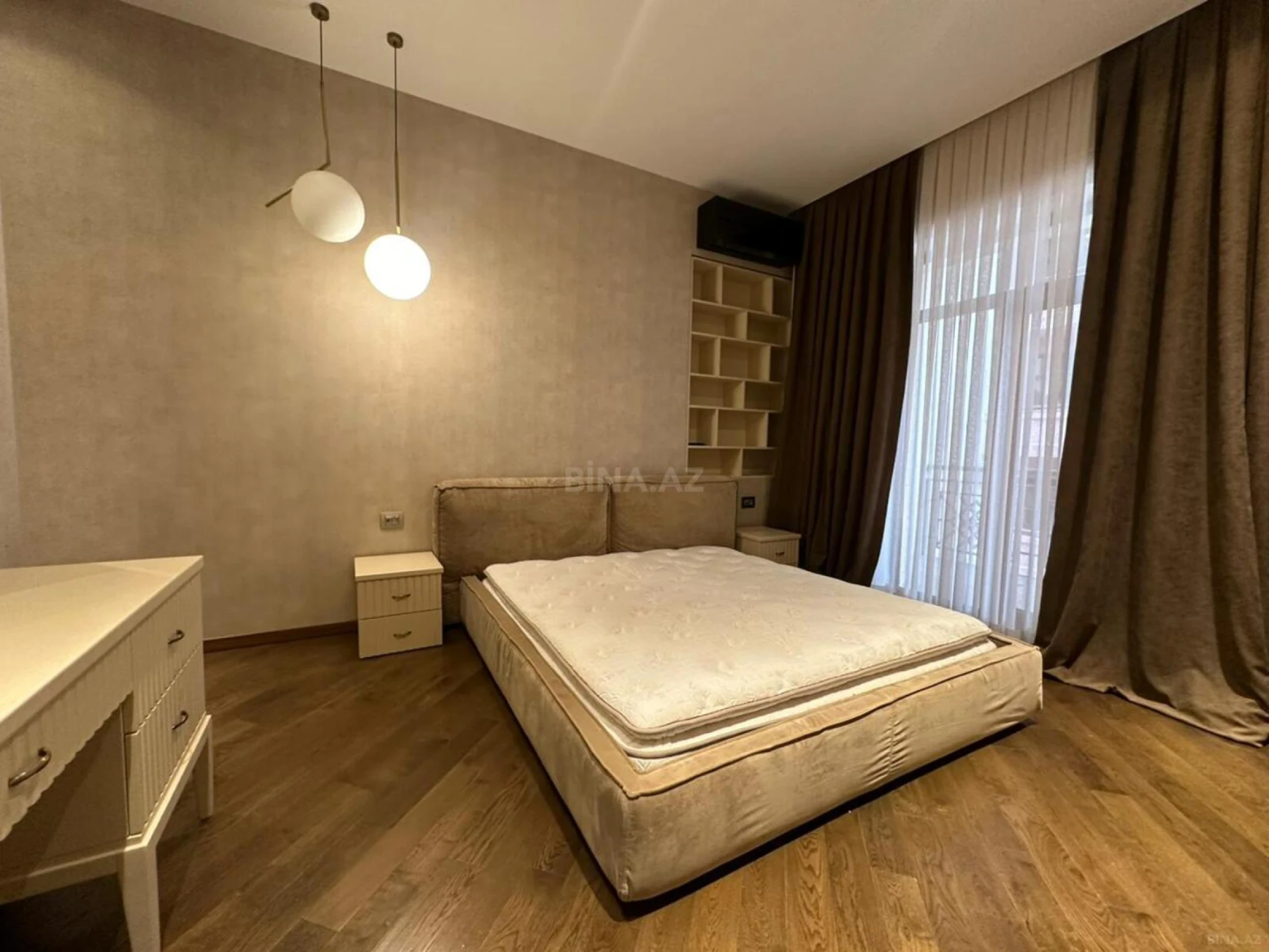 Kirayə verilir 4 otaqlı mənzil 190 m²