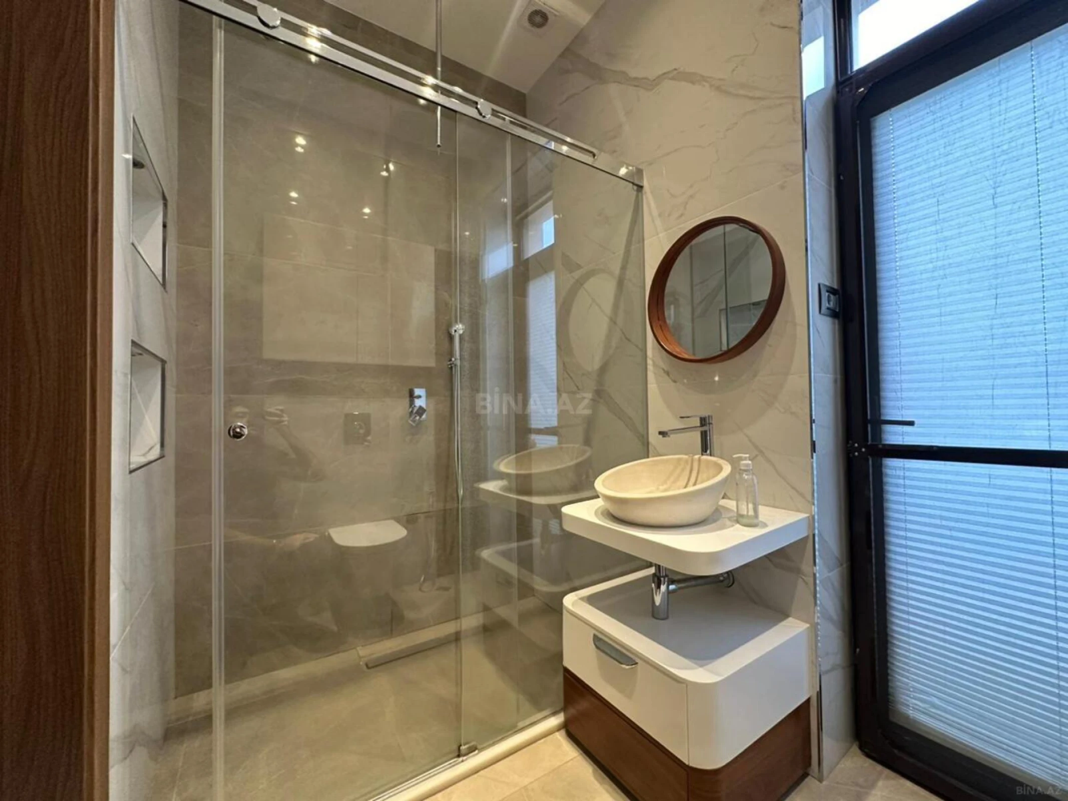 Kirayə verilir 4 otaqlı mənzil 190 m²