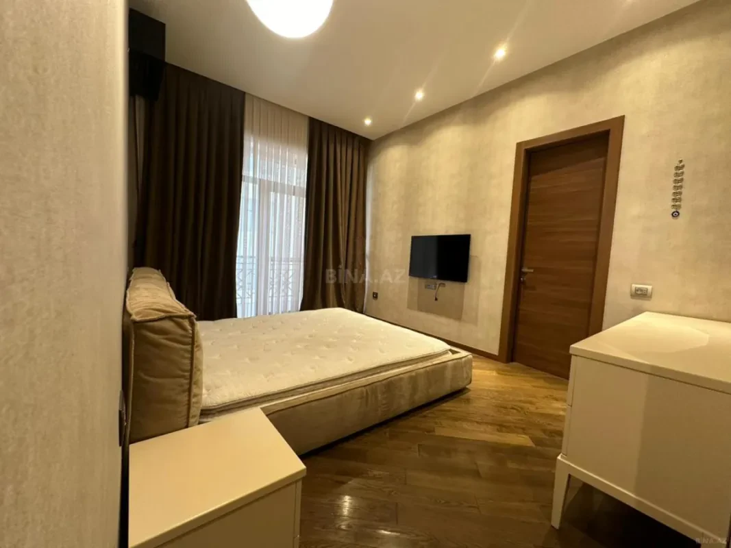 Kirayə verilir 4 otaqlı mənzil 190 m²