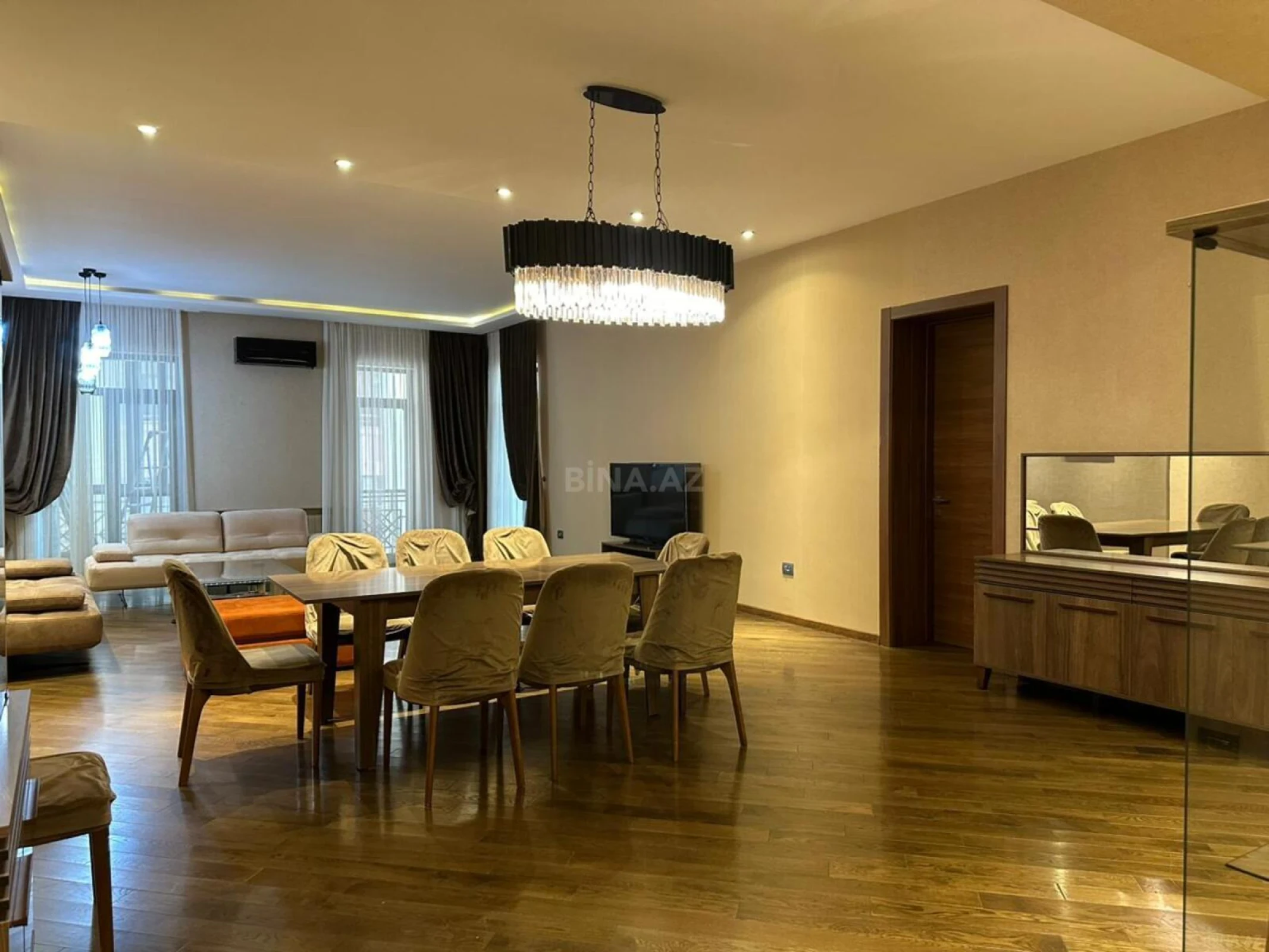 Kirayə verilir 4 otaqlı mənzil 190 m²