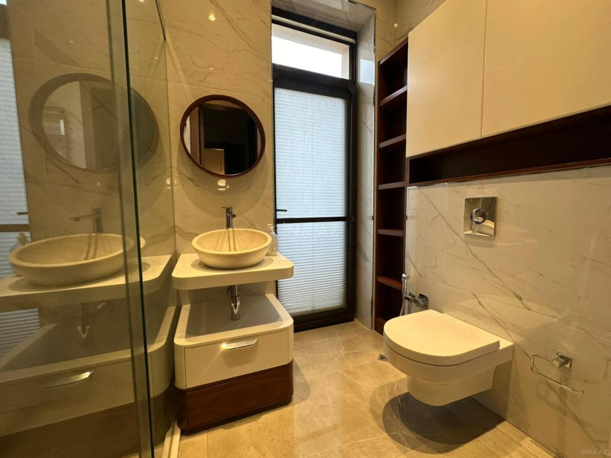 Kirayə verilir 4 otaqlı mənzil 190 m²