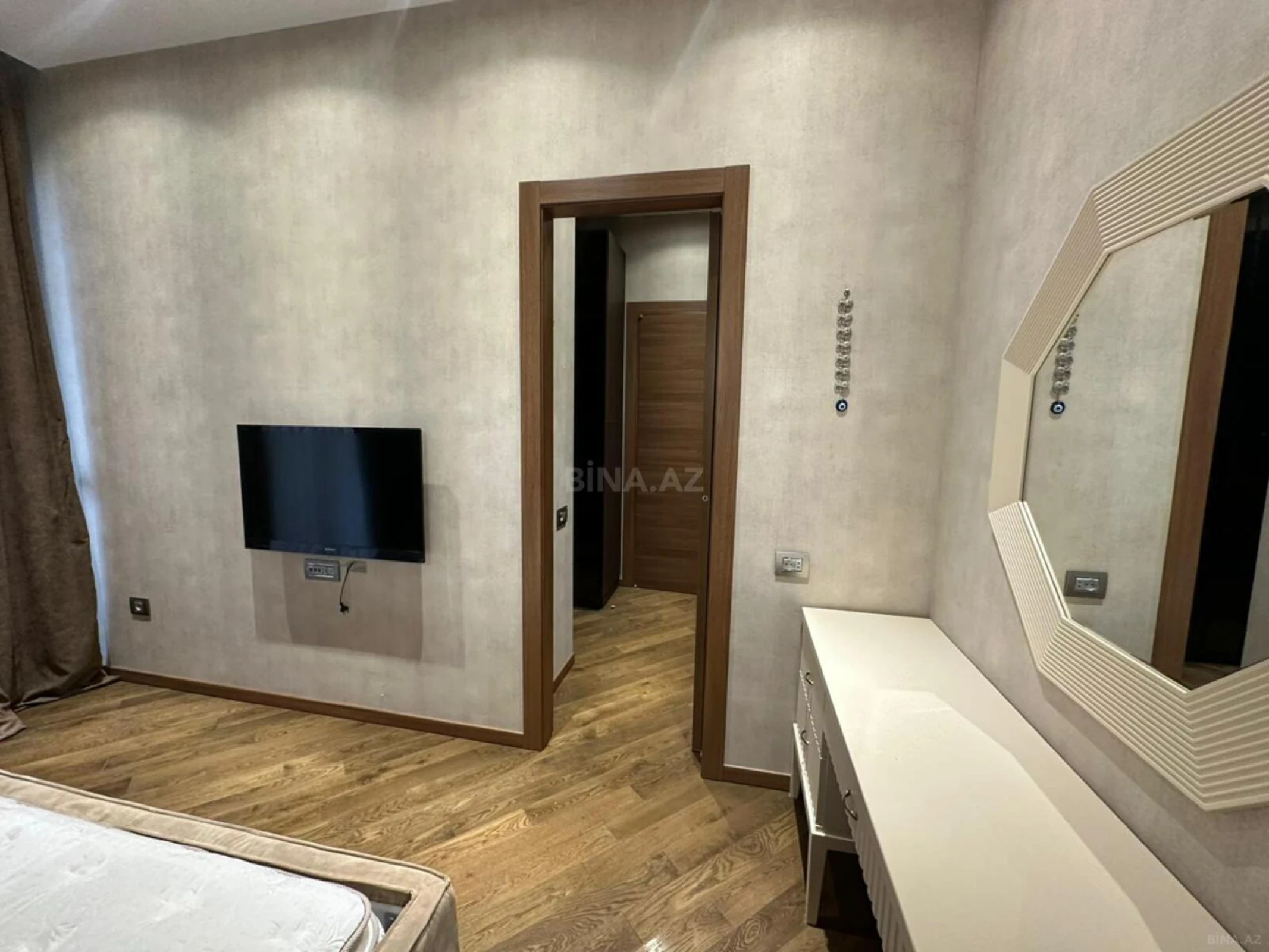Kirayə verilir 4 otaqlı mənzil 190 m²