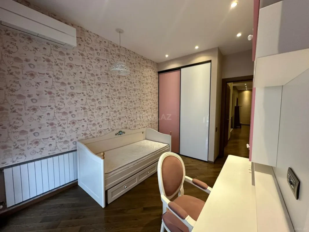 Kirayə verilir 4 otaqlı mənzil 190 m²