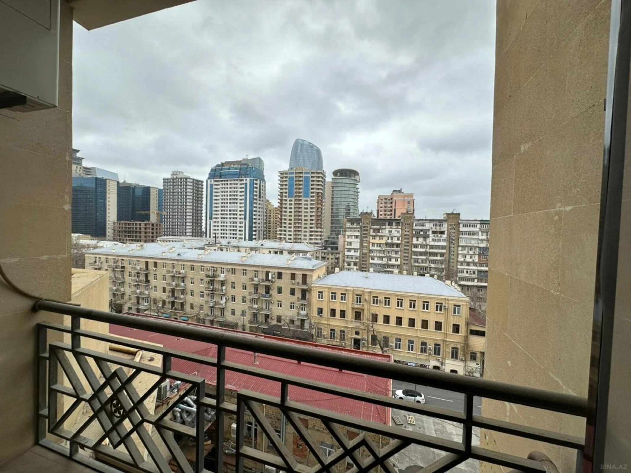 Kirayə verilir 4 otaqlı mənzil 190 m²