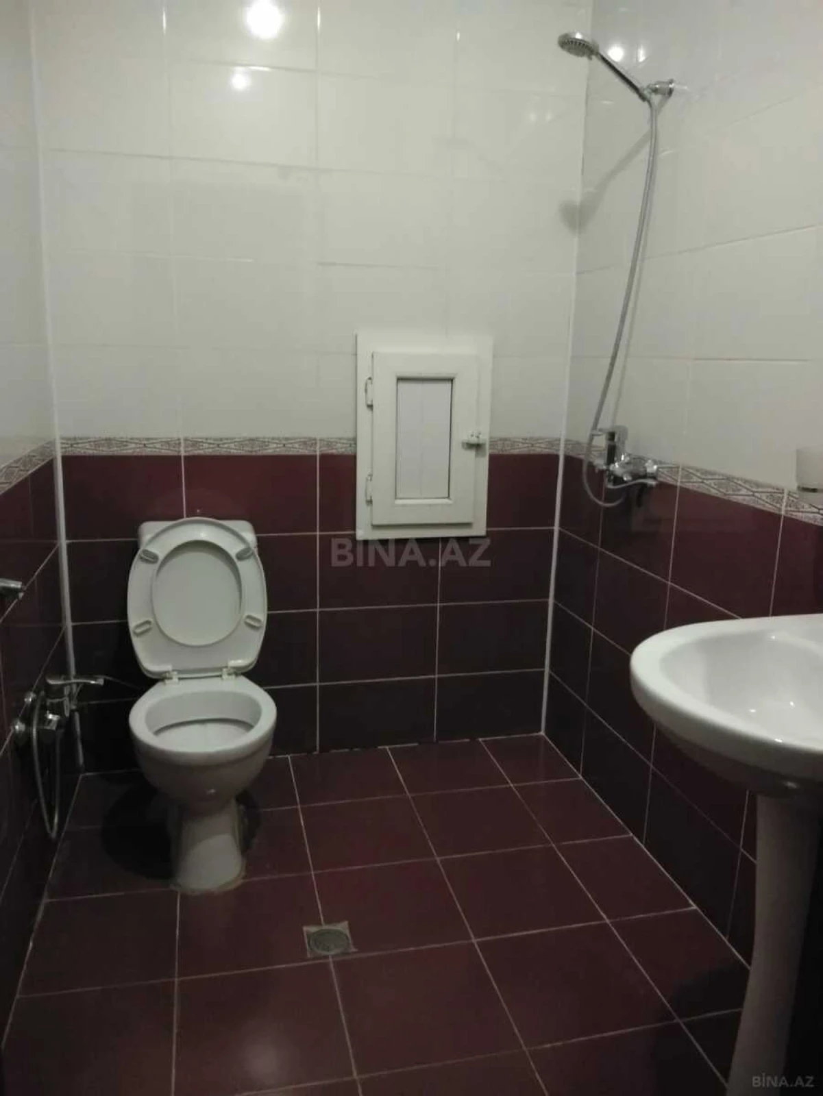 Kirayə verilir 4 otaqlı mənzil 150 m²