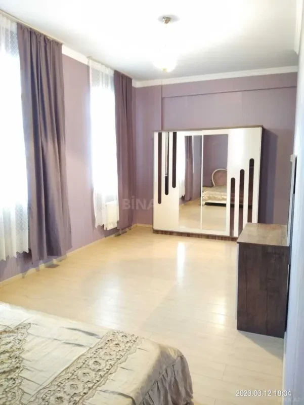Kirayə verilir 4 otaqlı mənzil 150 m²