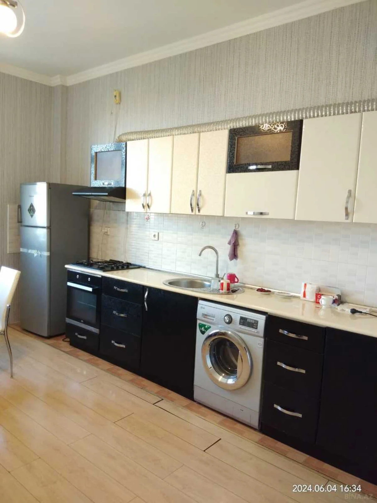 Kirayə verilir 4 otaqlı mənzil 150 m²