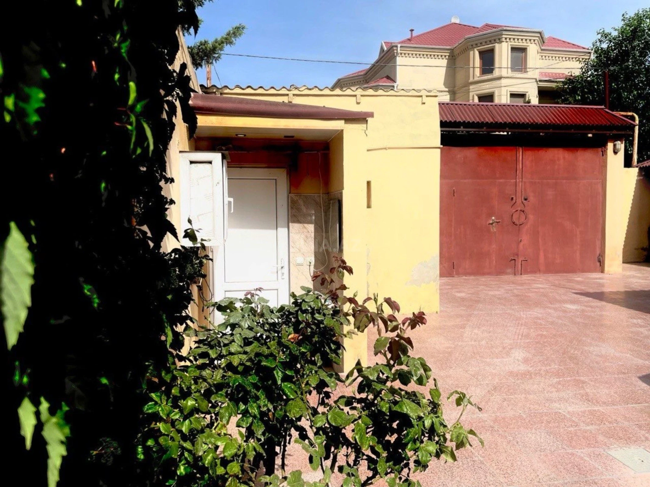 Satılır 3 otaqlı həyət evi 950 m²