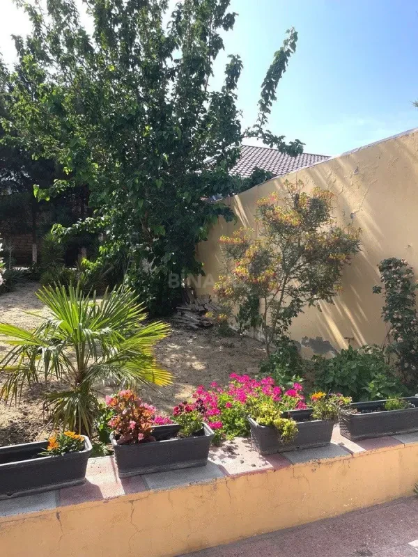 Satılır 3 otaqlı həyət evi 950 m²