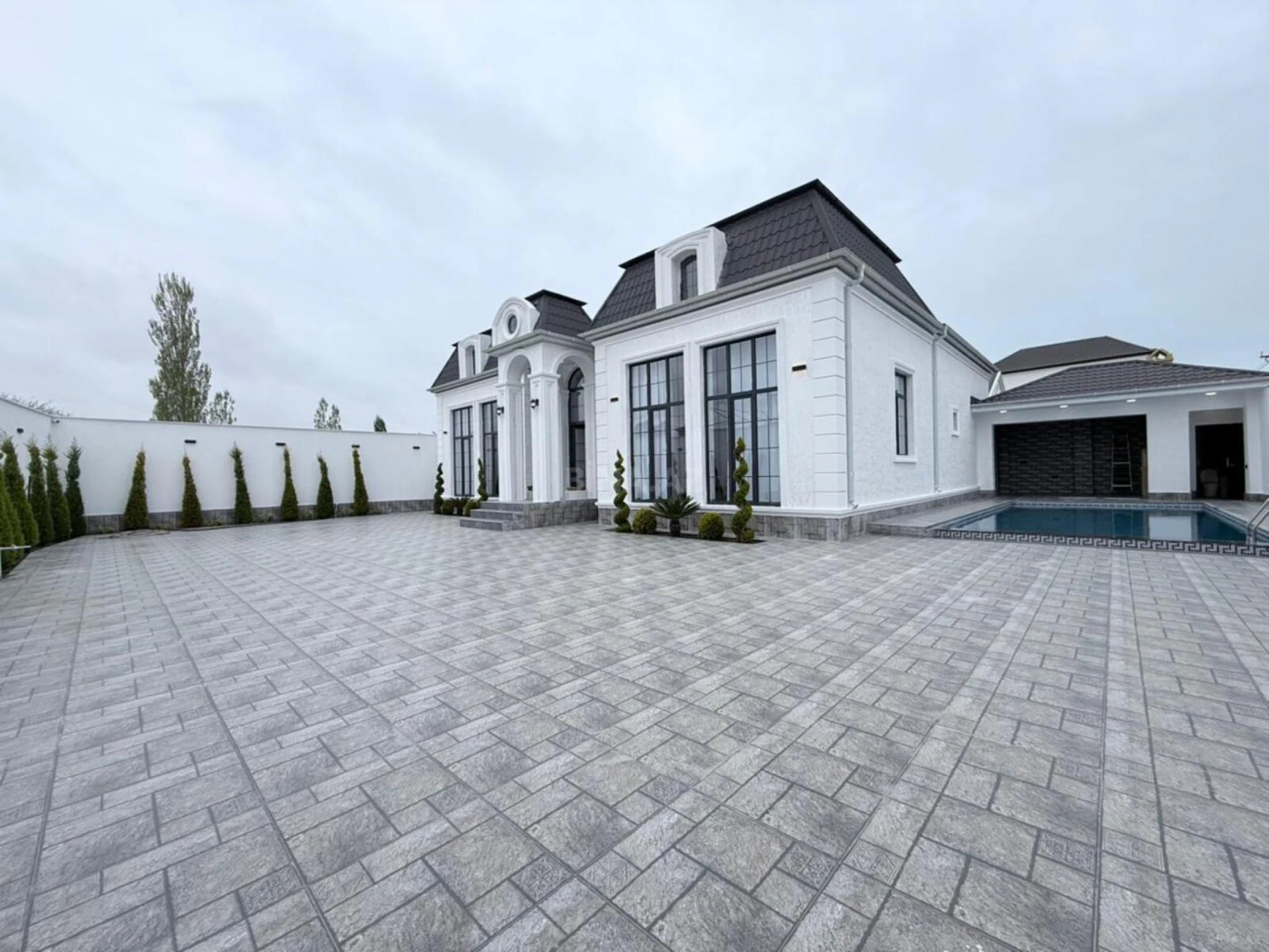 Satılır 4 otaqlı həyət evi 250 m²